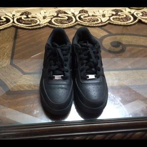 Nike shoes youth size 7 black